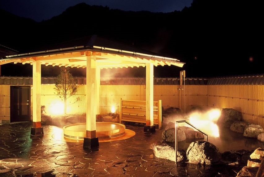 宇津江四十八滝しぶきの湯 遊湯館の様子