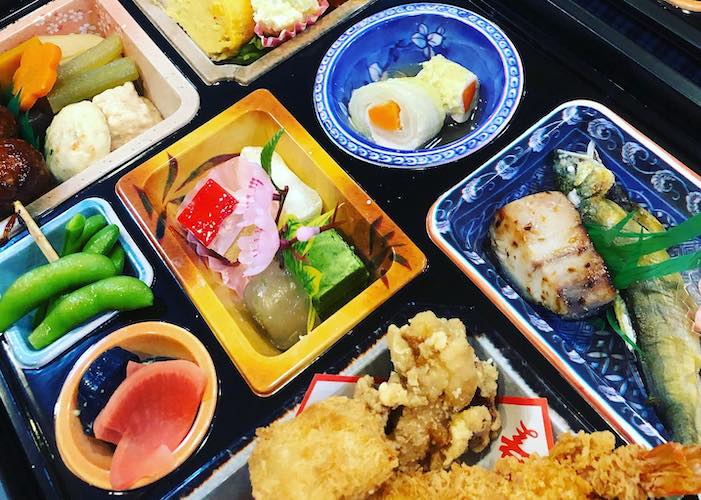 御料理・仕出しタマコシの様子